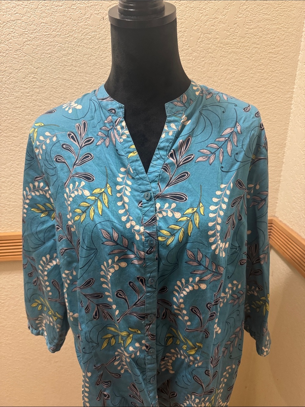 Croft & Barrow Women’s Teal Multi colored left Button-Front Tunic Top